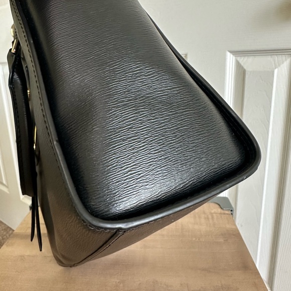 DKNY Black Leather Handbag Satchel in Like New Condition - Picture 7 of 9